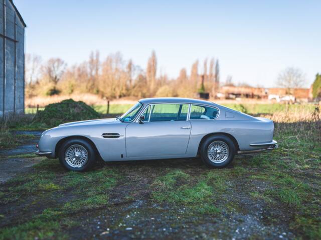 Aston Martin DB 6