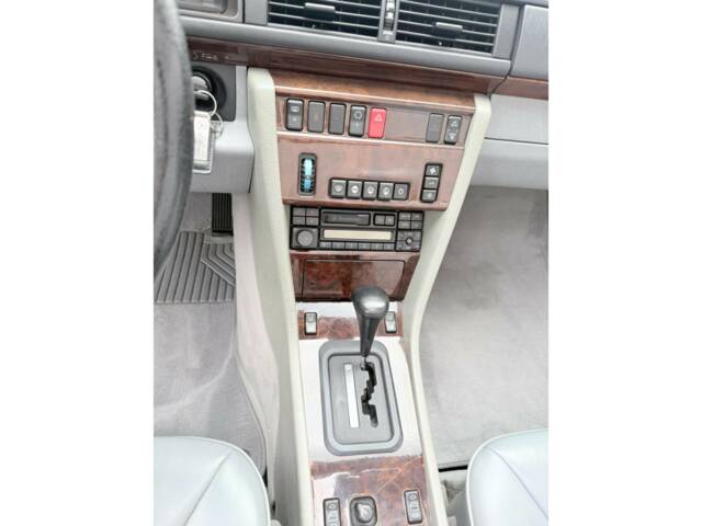 Mercedes-Benz E 320