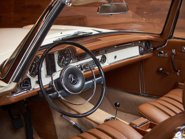 Mercedes-Benz 230 SL