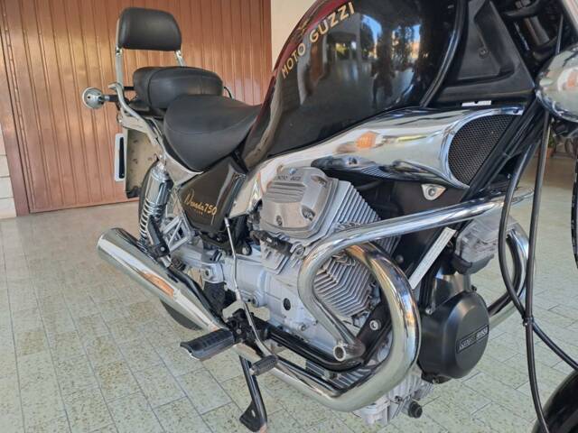 Moto Guzzi Nevada 750