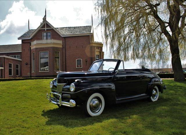Image 1/9 of Ford Super Deluxe (1941)