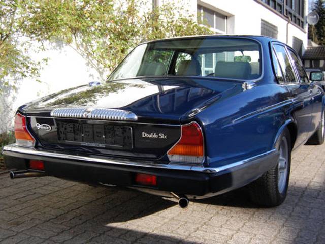 Jaguar XJ 12 - Hinten
