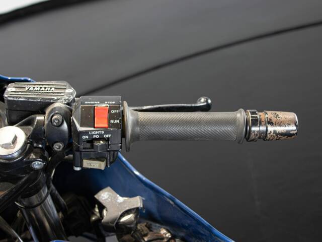 Yamaha FZ 750