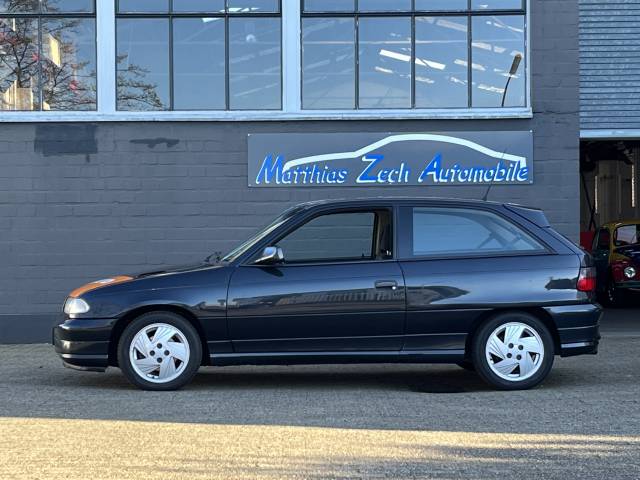 Bild 1/36 von Opel Astra 2.0 GSI (1993)