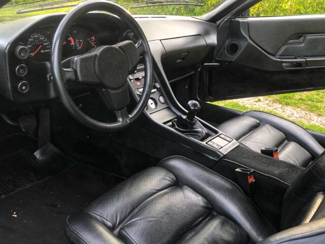 Porsche 928