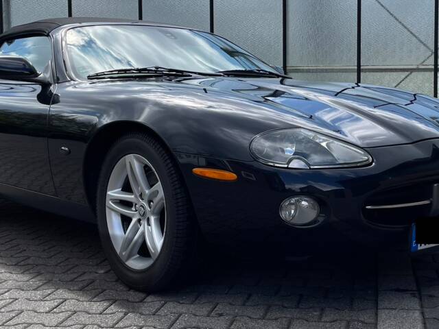 Afbeelding 1/16 van Jaguar XK8 4.2 (2004)