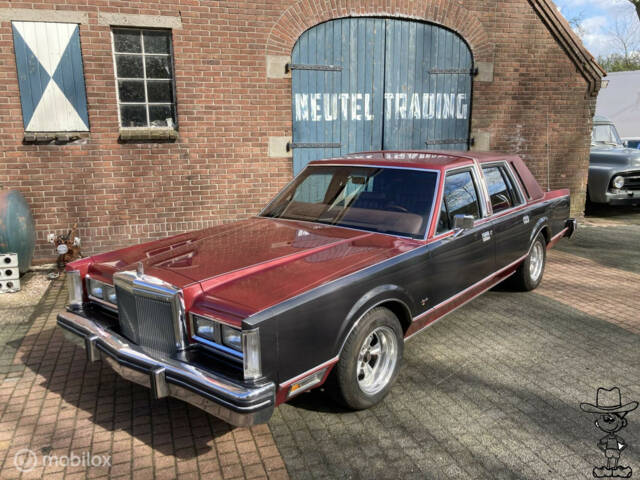 Image 1/50 of Lincoln Town Car (1984)