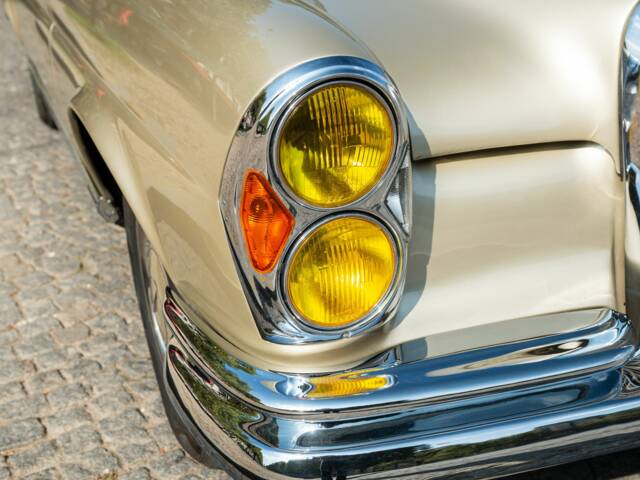 Mercedes-Benz 220 SE b