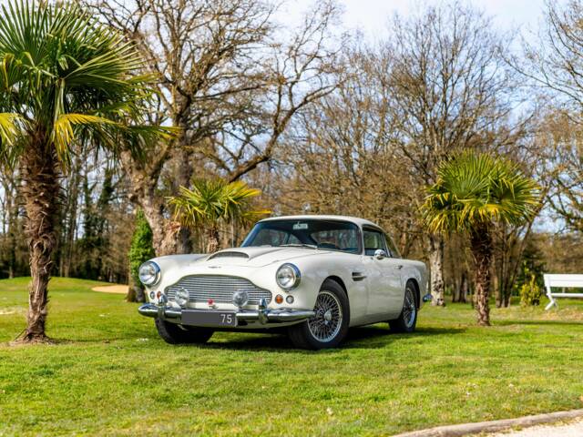 Image 1/32 of Aston Martin DB 4 (1961)