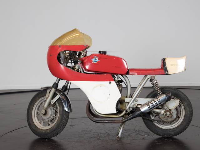 Image 1/8 de MV Agusta DUMMY (1976)