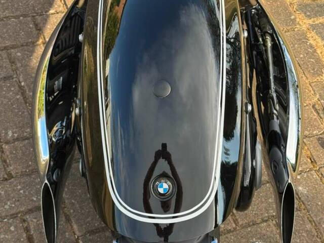 BMW R 18