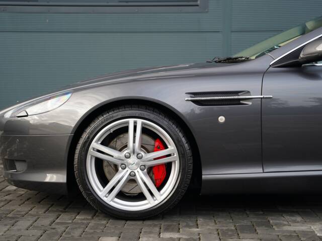 Aston Martin DB 9