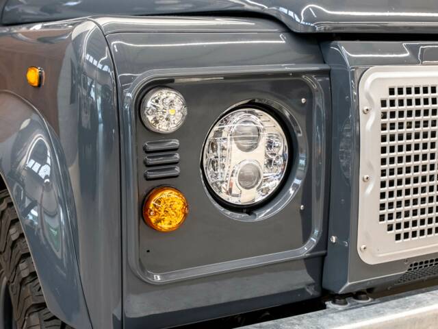 Land Rover Defender 90