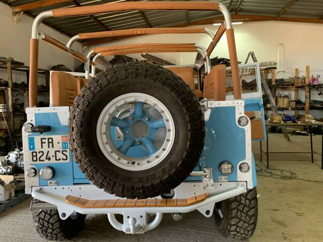 Land Rover Defender 90