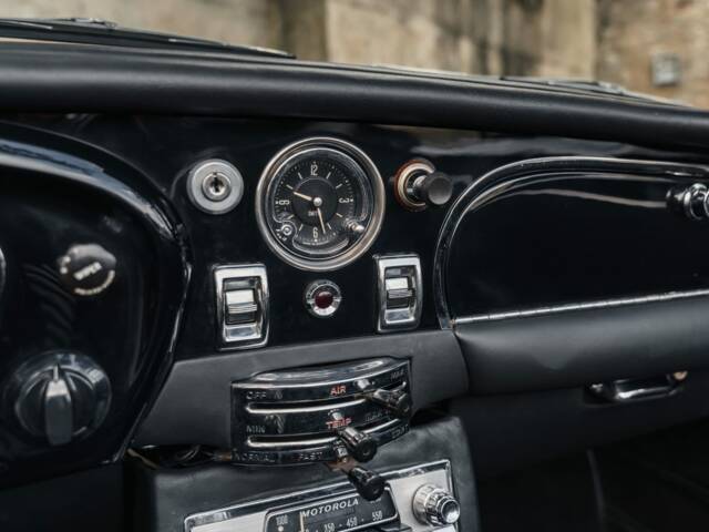 Aston Martin DB 5 Volante