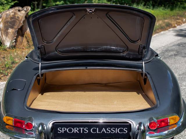 Jaguar E-Type 3.8
