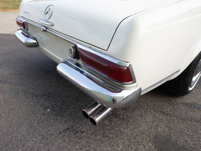 Mercedes-Benz 230 SL