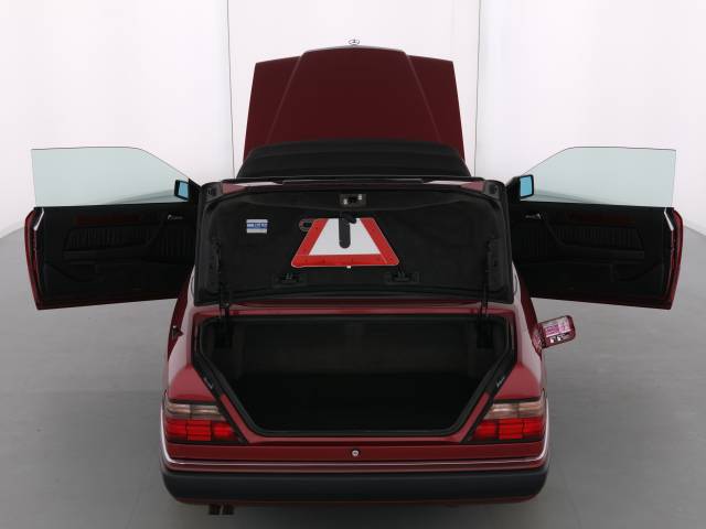 Mercedes-Benz 300 CE-24