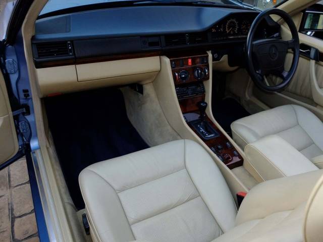 Mercedes-Benz 320 CE