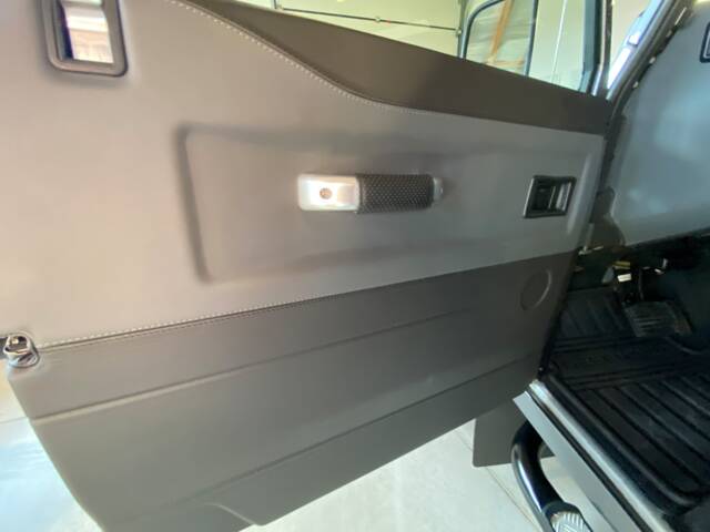 Land Rover Defender 90 Works V8 "70th Edition"