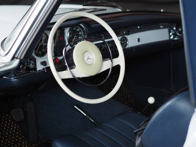 Mercedes-Benz 280 SL