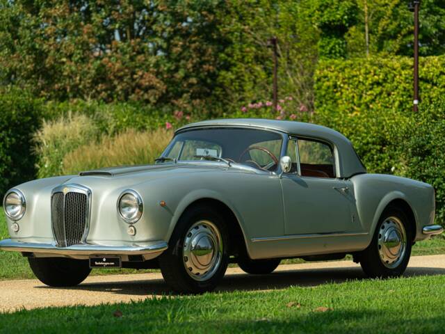 Immagine 1/50 di Lancia Aurelia B24 Convertibile (1958)