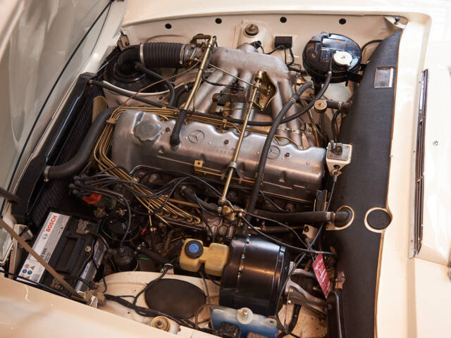 Mercedes-Benz 230 SL