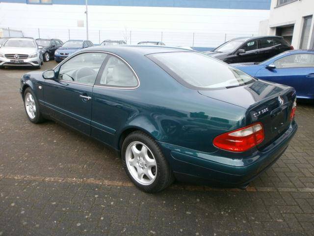 Mercedes-Benz CLK 320