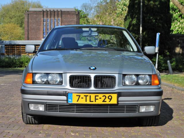 Immagine 1/50 di BMW 323i (1996)