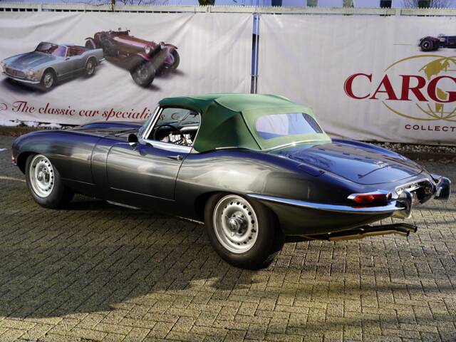 Immagine 1/19 di Jaguar E-Type 4.2 (1965)