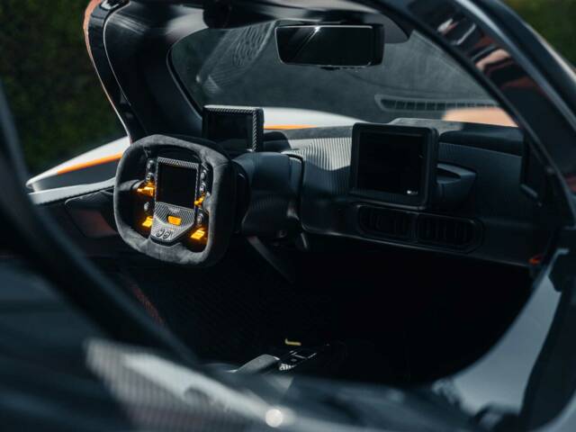 Aston Martin Valkyrie AMR Pro