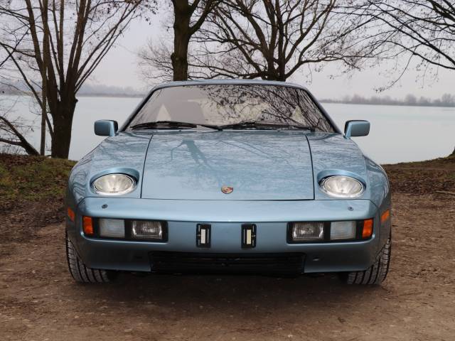 Porsche 928 - Front