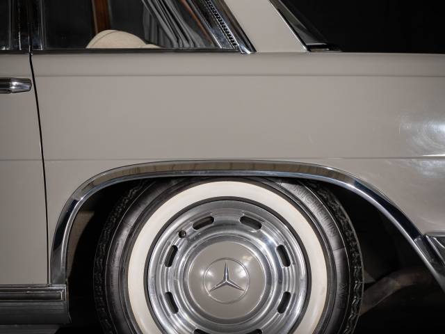 Mercedes-Benz 600