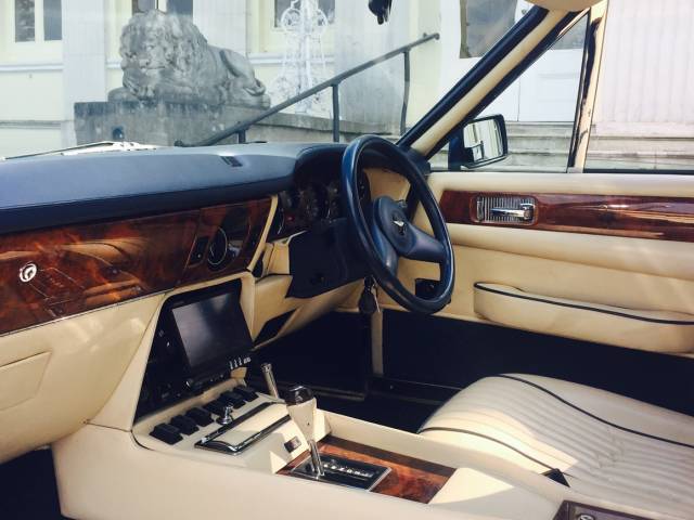 Aston Martin V8 Vantage Volante