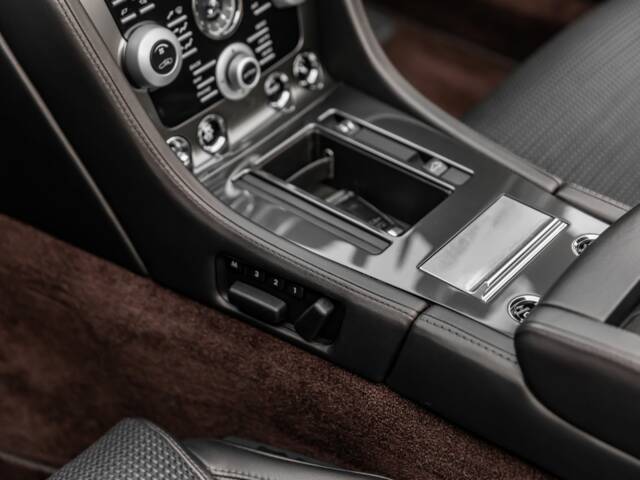 Aston Martin DBS Volante