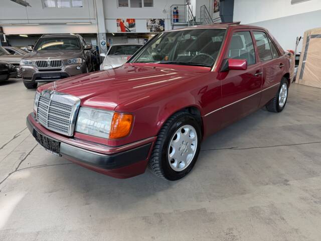 Mercedes-Benz 230 E