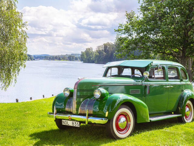 Image 1/50 of Pontiac Quality Six Touring Sedan (1939)