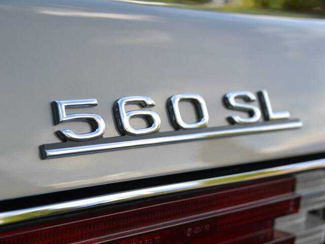 Mercedes-Benz 560 SL
