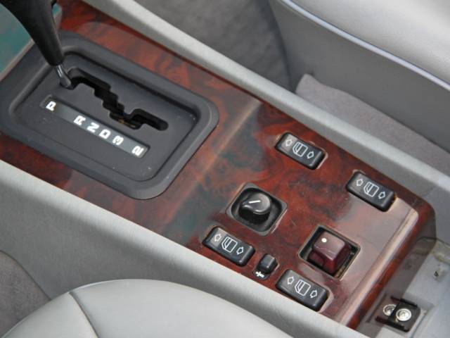 Mercedes-Benz E 320