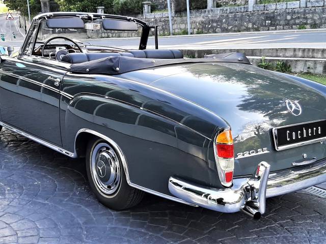 Immagine 1/11 di Mercedes-Benz 220 SE Cabriolet (1960)