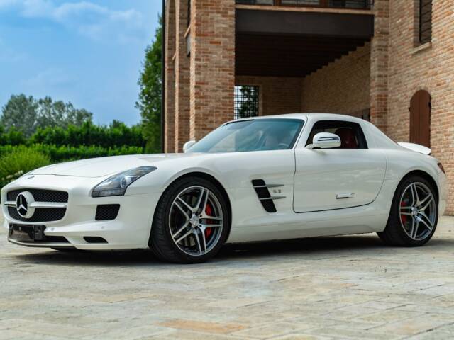 Imagen 1/50 de Mercedes-Benz SLS AMG (2010)