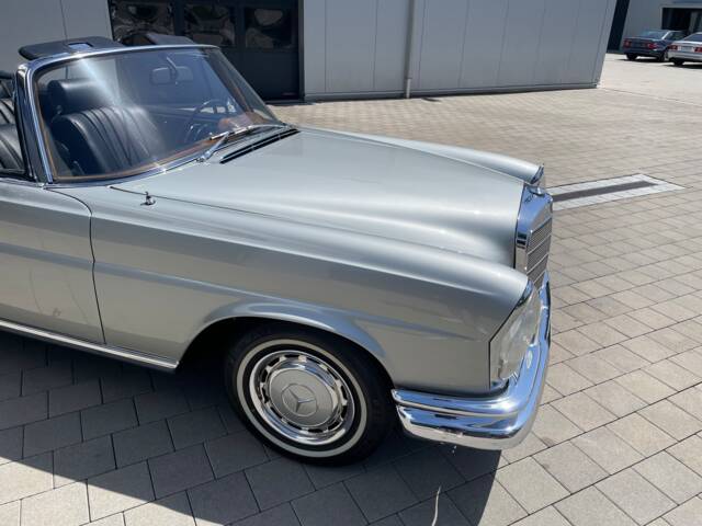 Mercedes-Benz 250 SE
