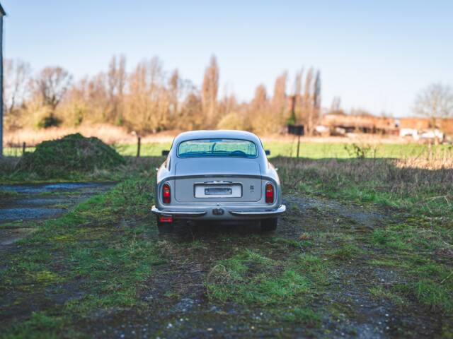 Aston Martin DB 6