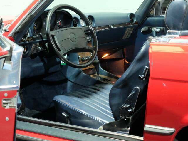 Mercedes-Benz 560 SL
