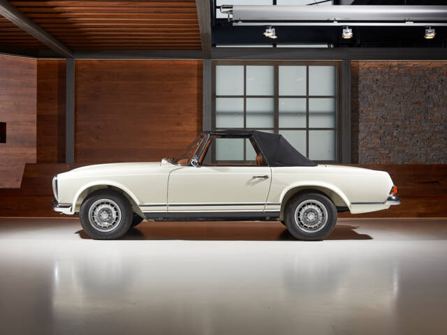 Mercedes-Benz 230 SL