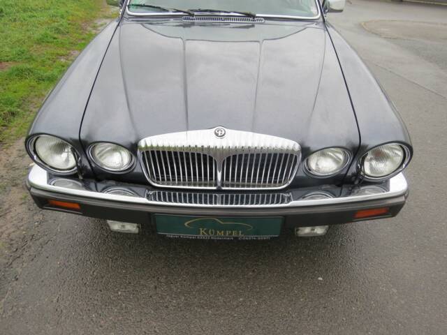 Daimler Double Six