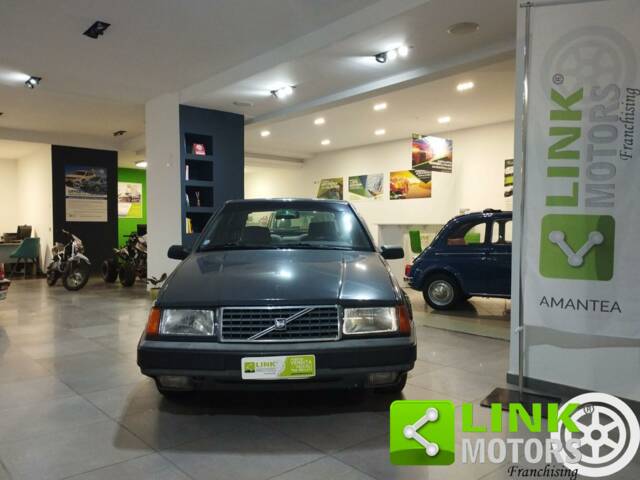 Image 1/10 de Volvo 440 (1989)