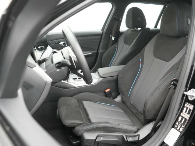 BMW 330i xDrive Touring