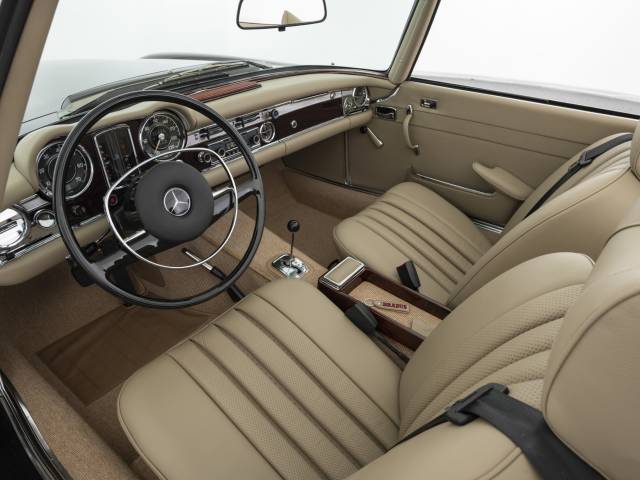 Mercedes-Benz 280 SL