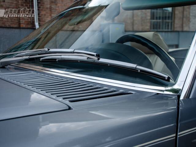 Mercedes-Benz 560 SL